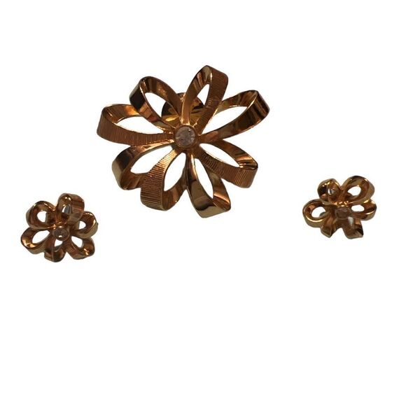 Faux gold brooch with matching earrings. - Picture 1 of 5